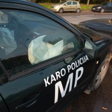 Jonavos gatvėje į avariją pateko Karo policijos automobilis