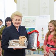 Prezidentė susitiko su kaimyninėse šalyse gyvenančiais lietuvių vaikais