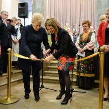 Prezidentė Vilniaus rotušėje atidarė tarptautinę Kalėdų labdaros mugę