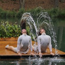 Spektaklio ežere choreografė: vanduo padeda išlikti tikriems