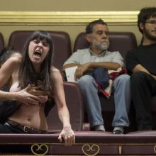 Ispanijos parlamente pusnuogės „Femen“ aktyvistės surengė demonstraciją