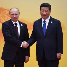 V. Putino galantiškumas užgožė Kinijos prezidentą