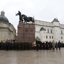 Gedimino pilies bokšte iškelta 2018-ųjų Lietuvos vėliava