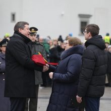 Gedimino pilies bokšte iškelta 2018-ųjų Lietuvos vėliava