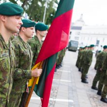 Lietuvai prisiekė 60 jaunesniųjų karininkų