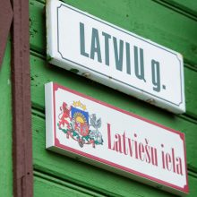 Gatvę Vilniuje papuošė lentelė latvių kalba