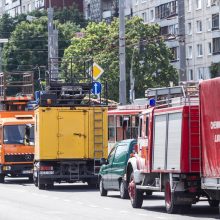 Vilniuje apvirtusi cisterna išvežama, atnaujinamas eismas