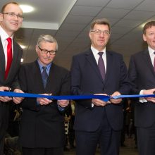 Atidaryta moderniausia optinių lęšių gamykla Baltijos šalyse