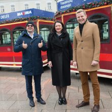Vilnius skelbia švenčių pradžią – į gatves išriedėjo Kalėdų traukinukas