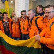Į Lietuvą grįžęs A. Juknevičius: nepasidavėme dėl nuostabaus lietuvių palaikymo