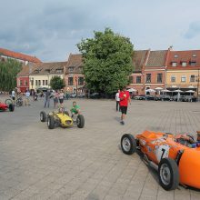 Kauniečiams pristatyti legendiniai bolidai, lenktyniausiantys Kačerginėje