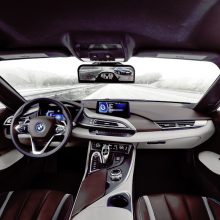 BMW naujienos: nuo milžiniškų ekranų iki lazerinių žibintų