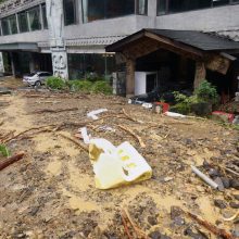 Taivaną užgriuvęs supertaifūnas pareikalavo trijų gyvybių, beveik 350 žmonių sužeisti