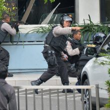 Per teroro atakas Džakartoje žuvo 5 užpuolikai ir 2 civiliai