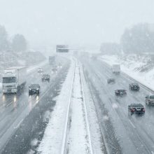 Kokios kelių priežiūros priemonės taikomos žiemą?