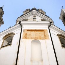 Vertingas Pažaislio vienuolyno freskas nuo vandens saugo kibirais