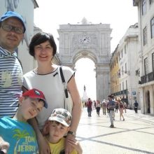 Kelionė: A.Velykienė su šeima pavasarį atostogavo Portugalijoje.