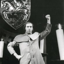 Simbolis: B.Aleknavičius dar spėjo užfiksuoti 1974 m. Klaipėdos dramos teatro generalinę spektaklio „Milžino paunksmė“ repeticiją, kurioje aktorius P.Stankus atlieka Švitrigailos vaidmenį.