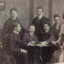 Draugija: 1910 m. fotografijoje W.Heymannas <span style=color:red;>(trečias iš dešinės)</span> įsiamžino kartu su savo bičiuliais menininkais iš Karaliaučiaus.