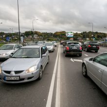 Automobilių spūstys vis labiau dusina Kauną