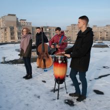 Gimnazistai sveikina Lietuvą su gimtadieniu!