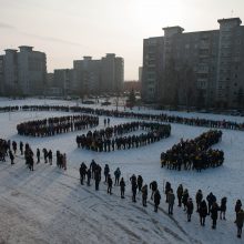 Gimnazistai sveikina Lietuvą su gimtadieniu!