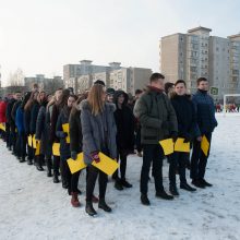 Tūkstančio gimnazistų sveikinimai Lietuvai geriausiai matėsi iš aukštai