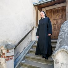 Seserys benediktinės – apie žemiškus vargus ir dieviškus džiaugsmus