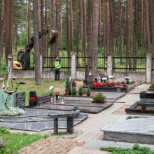 Ilgai planuotos plėtros pradžia: Petrašiūnų kapinėse jau zuja darbininkai