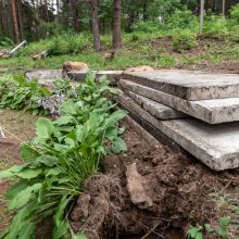 Ilgai planuotos plėtros pradžia: Petrašiūnų kapinėse jau zuja darbininkai