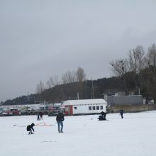 Ant Kauno marių ledo – alkoholiu nesišildantys žvejai ir žiemos pramogų mėgėjai