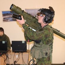 Karinių oro pajėgų šauktiniai mokosi dirbti su priešlėktuvinės gynybos sistema