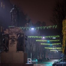 Kaunas puošiasi: sužibo keli kilometrai girliandų ir tūkstančiai dekoracijų