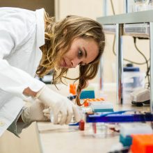 Mokykloje – moderni biotechnologijų laboratorija