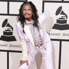 „Grammy“ apdovanojimai: muzikos žvaigždės demonstravo daug nuogo kūno