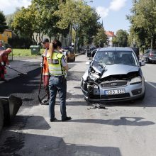 Girtas vairuotojas palindo po kaušu