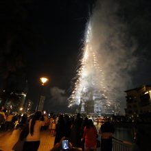 Dubajui laimėjus teisę rengti „Expo 2020“, aukščiausią pastatą nušvietė fejerverkai