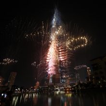 Dubajui laimėjus teisę rengti „Expo 2020“, aukščiausią pastatą nušvietė fejerverkai