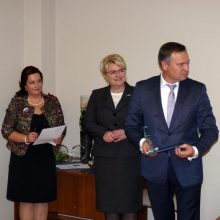 Ministrė apdovanojo geriausiai moterų ir vyrų lygybės siekiančias savivaldybes