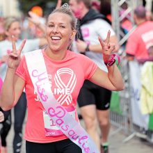 Krūties vėžiu sergančios moterys nepasiduoda - ruošiasi bėgimo varžyboms
