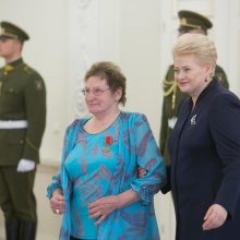 Prezidentė už nuopelnus Lietuvai apdovanojo daugiavaikes mamas