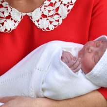 Princas Charlesas pasveikino naują savo vaikaitį