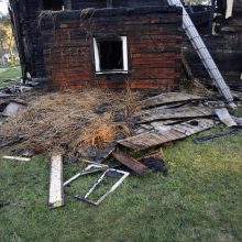 Gaisras sunaikino Paštuvos bažnyčią Kauno rajone   