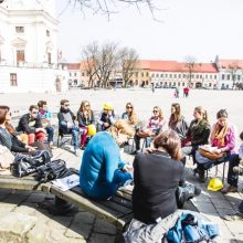 Gimnazistams pamokos vyko ir Rotušės aikštėje, ir ant tilto