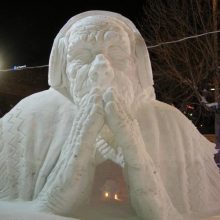 Kauno skulptorius Rusijoje triumfavo su senute iš sniego