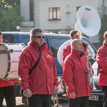 Į Parodos kalną pirmasis troleibusas kilo su politikų dainomis ir eilėraščiais