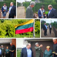 Klaipėdos rajone dovanojo vėliavas naujakuriams, šviesuoliams, nepasiturintiems