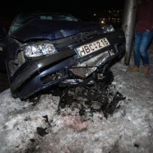 Nuokalnės gatvėje per avariją sužalotas vyras išvežtas į ligoninę