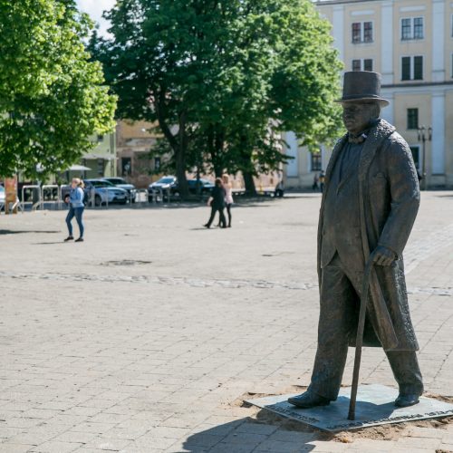 J. Vileišio paminklas perkeltas į Rotušės aikštę  © Vilmanto Raupelio nuotr.