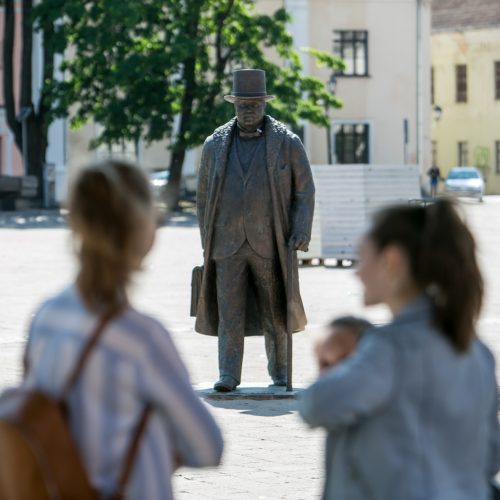 J. Vileišio paminklas perkeltas į Rotušės aikštę  © Vilmanto Raupelio nuotr.